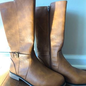 Never worn! Girl’s boots. Brown/chestnut color